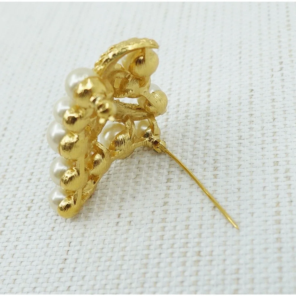 Trifari‎ Brooch Coral Tentacles Gold Tone Faux Pearl Under The Sea Signed